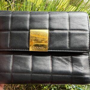 Chanel Chocolate Bar Quilted Black Lambskin Wallet w/ Box & Holograms